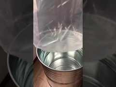 de voering van de olietrommel